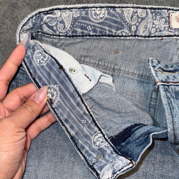 Boot Heel Trading Co- Light Blue Frayed Jean Shorts size 10 - Picture 15 of 15